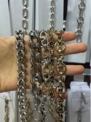 ¿Por qué las cadenas de aleación hechas a mano siguen siendo populares en la joyería de moda?