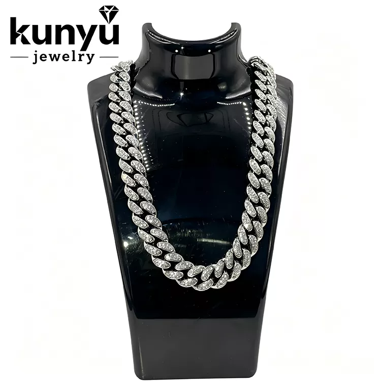 Collar de eslabones cubanos brillantes