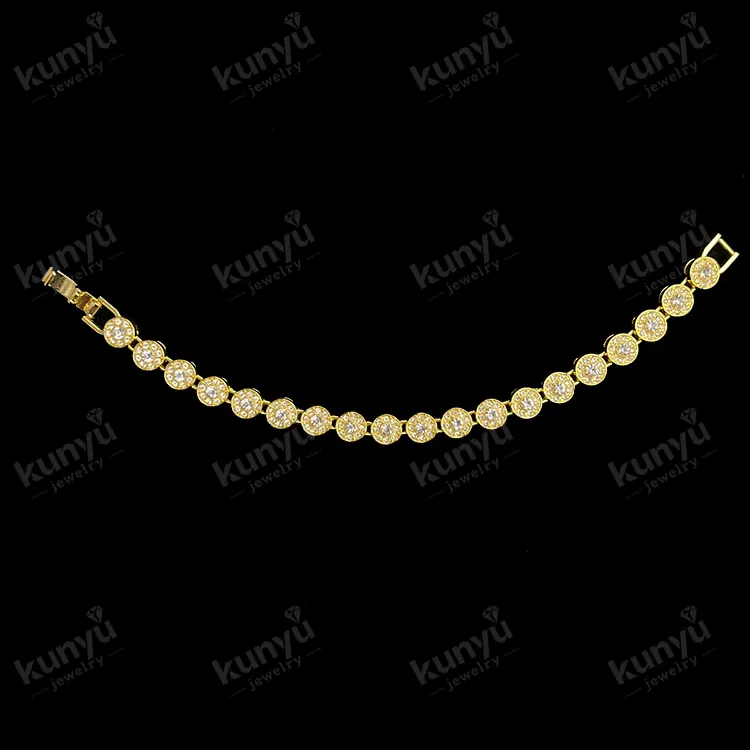 Cadena minimalista y delicada en tono dorado Cadena minimalista y delicada en tono dorado