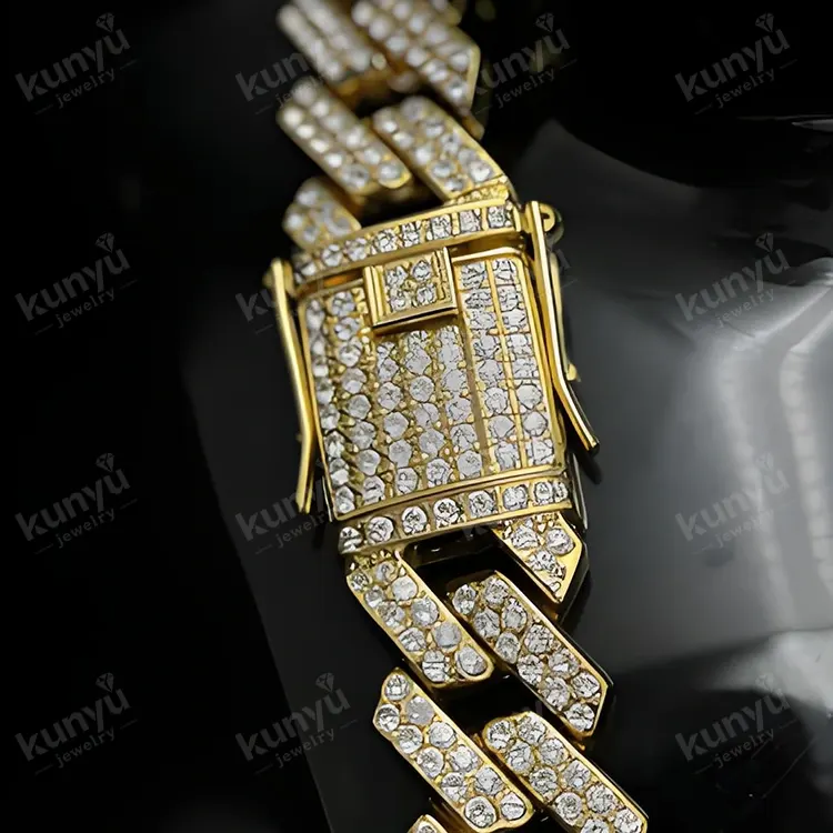 Cadena de eslabones cubanos con diamantes de imitación brillantes